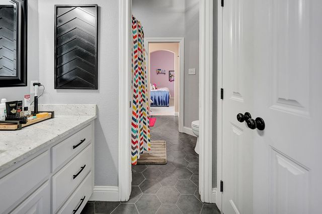 8301 Glasgow Dr, Midland, TX 79707