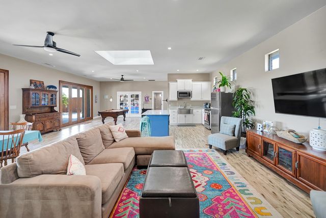 8301 Glasgow Dr, Midland, TX 79707