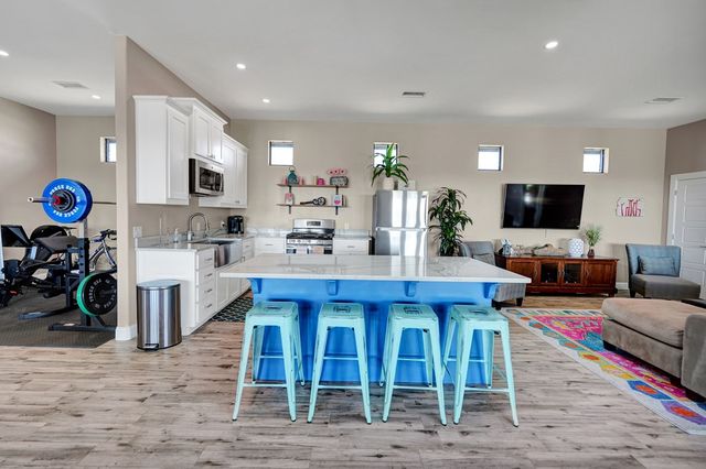 8301 Glasgow Dr, Midland, TX 79707