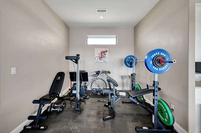 8301 Glasgow Dr, Midland, TX 79707