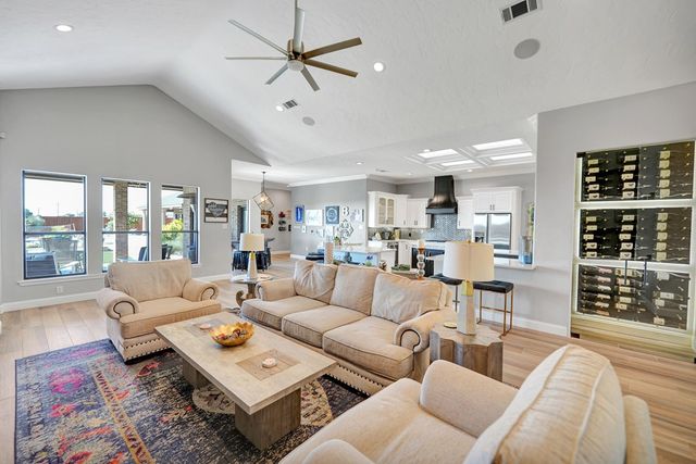 8301 Glasgow Dr, Midland, TX 79707