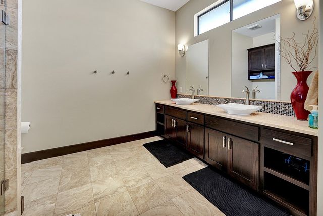 8301 Glasgow Dr, Midland, TX 79707