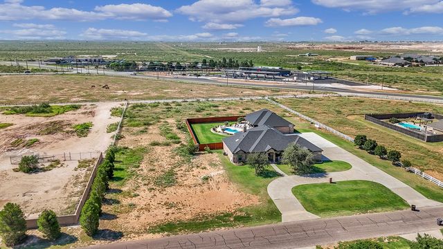 8301 Glasgow Dr, Midland, TX 79707