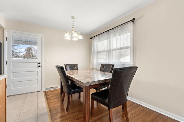 8228 Rutledge Street, Merrillville, IN 46410