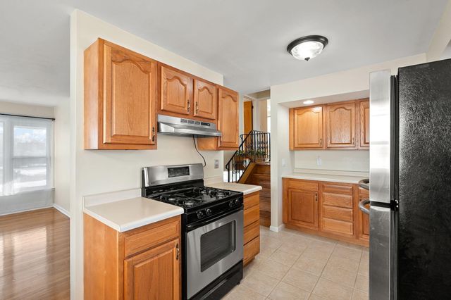 8228 Rutledge Street, Merrillville, IN 46410