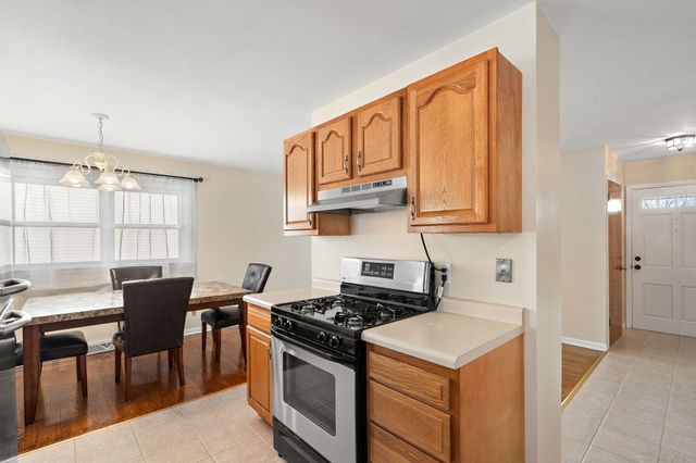 8228 Rutledge Street, Merrillville, IN 46410