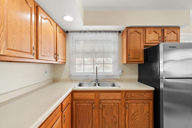 8228 Rutledge Street, Merrillville, IN 46410