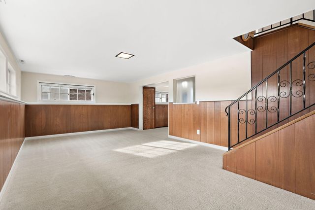 8228 Rutledge Street, Merrillville, IN 46410