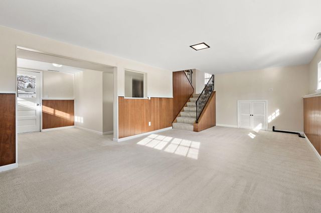 8228 Rutledge Street, Merrillville, IN 46410