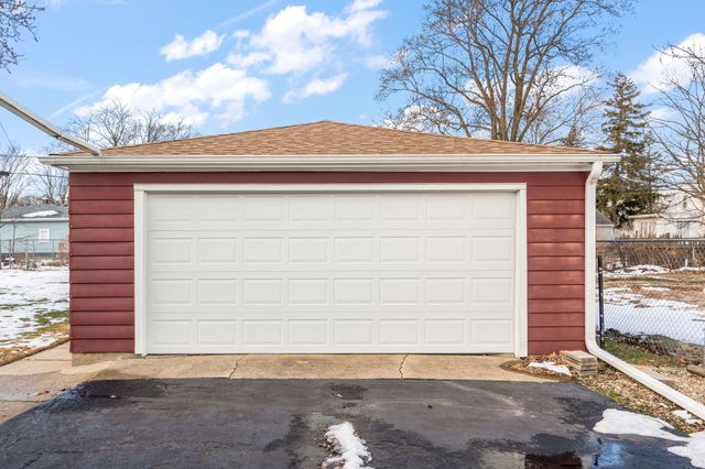 8228 Rutledge Street, Merrillville, IN 46410