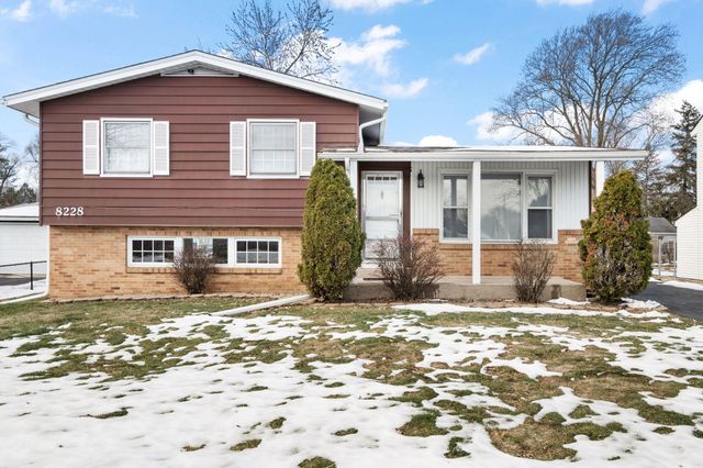 8228 Rutledge Street, Merrillville, IN 46410