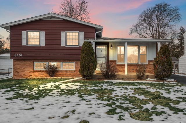 8228 Rutledge Street, Merrillville, IN 46410