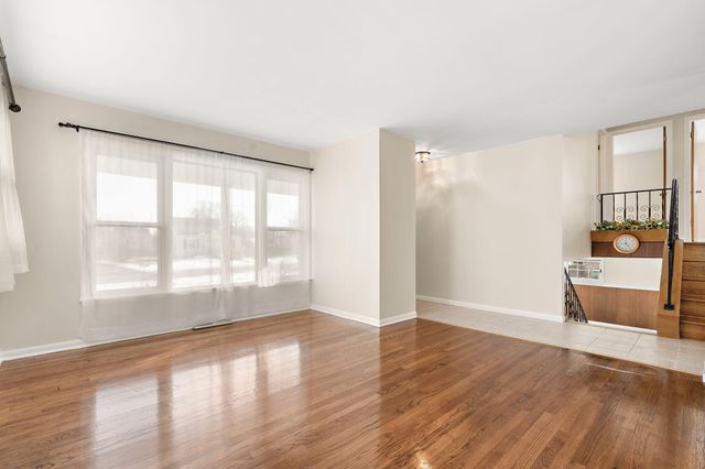 8228 Rutledge Street, Merrillville, IN 46410