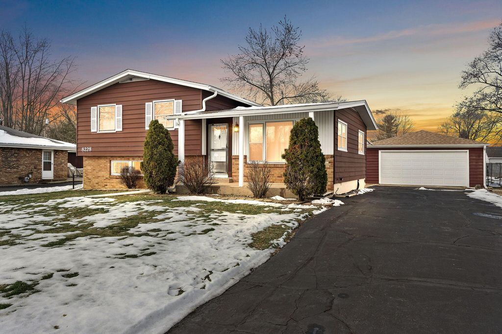 8228 Rutledge Street, Merrillville, IN 46410