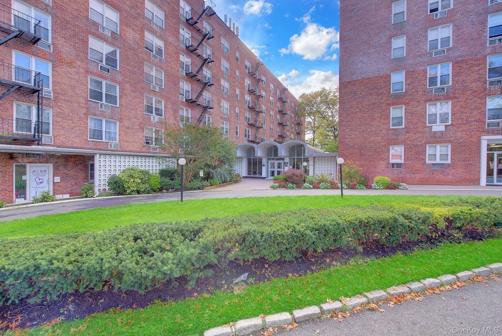 54-40 Little Neck Parkway 6M, Little Neck, NY 11362 — exterior