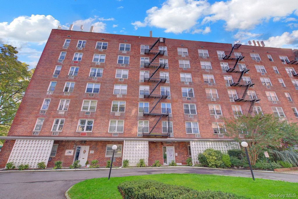 54-40 Little Neck Parkway 6M, Little Neck, NY 11362 — photo 2