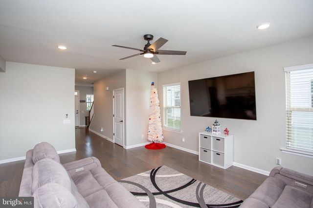 1006 MARQUIS LN, Jamison, PA 18929
