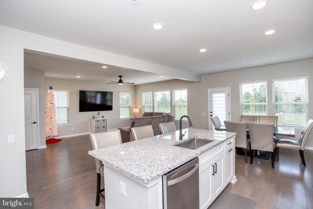 1006 MARQUIS LN, Jamison, PA 18929