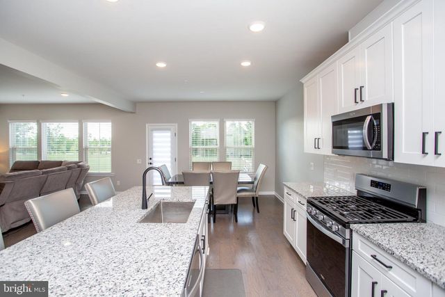 1006 MARQUIS LN, Jamison, PA 18929