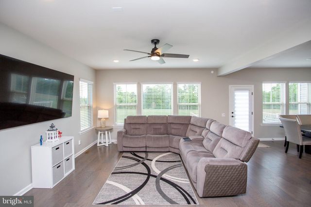 1006 MARQUIS LN, Jamison, PA 18929