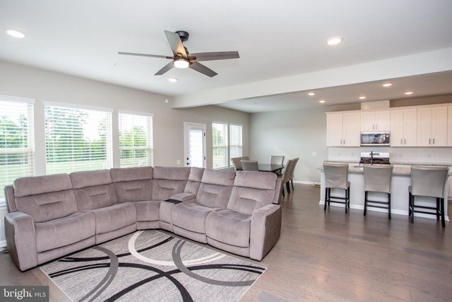 1006 MARQUIS LN, Jamison, PA 18929