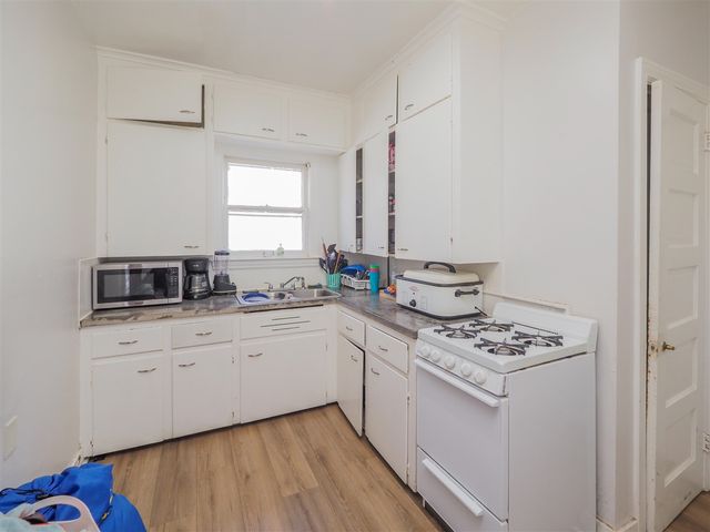 922 S Park Street, Kalamazoo, MI 49001