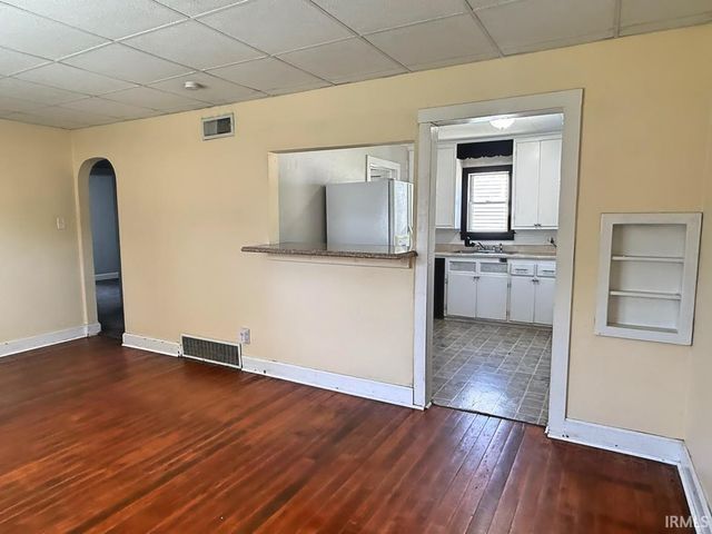 1615 Ravenswood Drive, Evansville, IN 47714