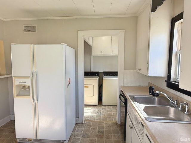 1615 Ravenswood Drive, Evansville, IN 47714