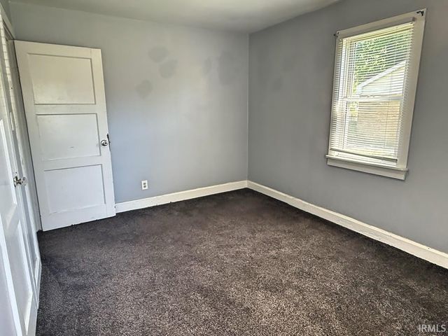 1615 Ravenswood Drive, Evansville, IN 47714