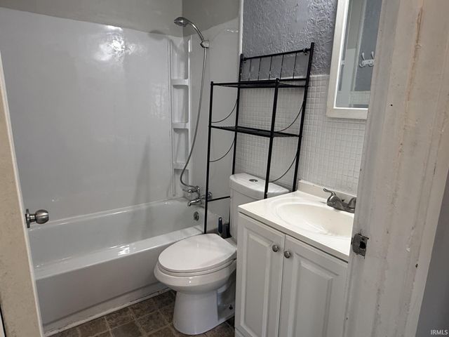 1615 Ravenswood Drive, Evansville, IN 47714