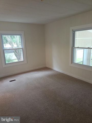 18 OAK DR, Spring City, PA 19475