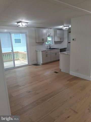 18 OAK DR, Spring City, PA 19475