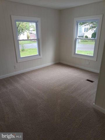 18 OAK DR, Spring City, PA 19475