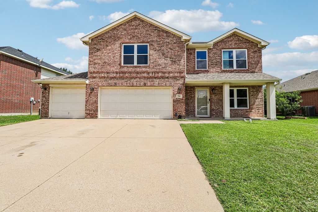 704 Partridge Drive, Saginaw, TX 76131
