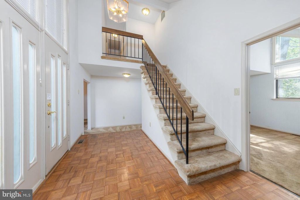 13 BARCLAY LN, Voorhees, NJ 08043