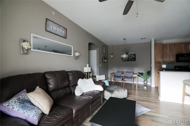 37 Kassebaum Lane 207, St Louis, MO 63129