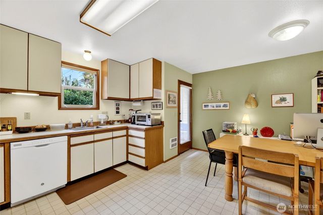 2434 55th Avenue SW, Seattle, WA 98116
