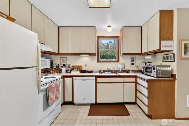 2434 55th Avenue SW, Seattle, WA 98116