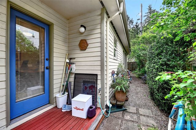 2434 55th Avenue SW, Seattle, WA 98116