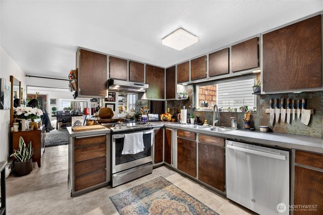 2434 55th Avenue SW, Seattle, WA 98116