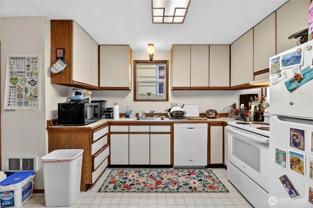 2434 55th Avenue SW, Seattle, WA 98116