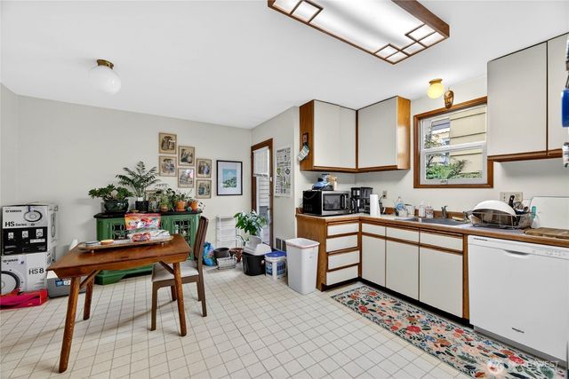 2434 55th Avenue SW, Seattle, WA 98116