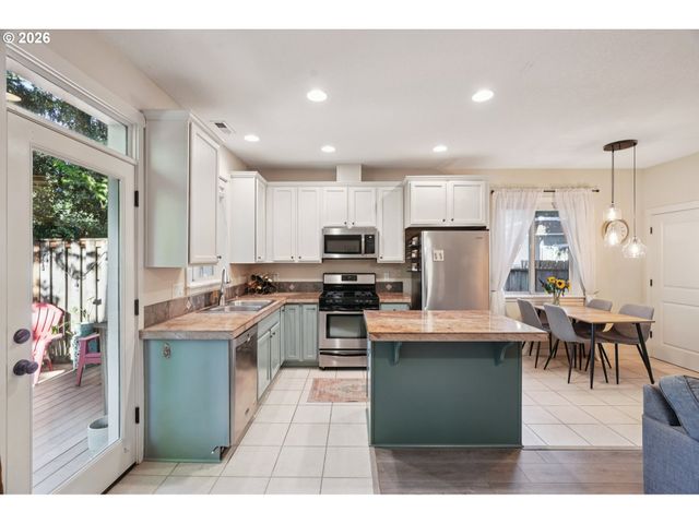 1721 DOLLAR St, West Linn, OR 97068