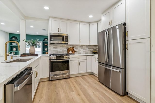 3511 W BARCELONA STREET, Tampa, FL 33629