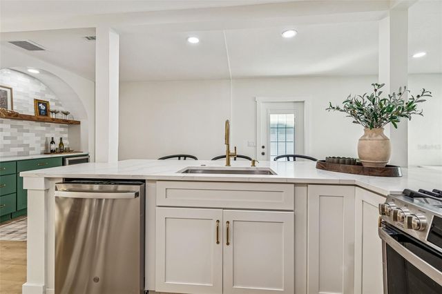 3511 W BARCELONA STREET, Tampa, FL 33629