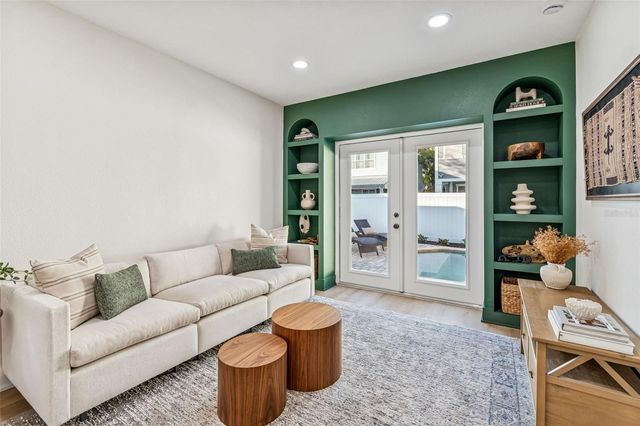 3511 W BARCELONA STREET, Tampa, FL 33629