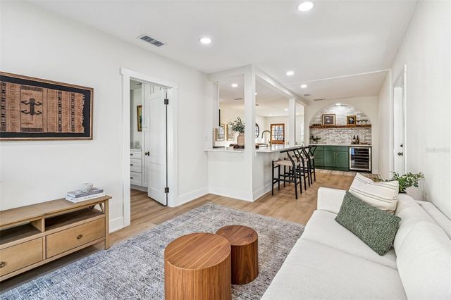 3511 W BARCELONA STREET, Tampa, FL 33629