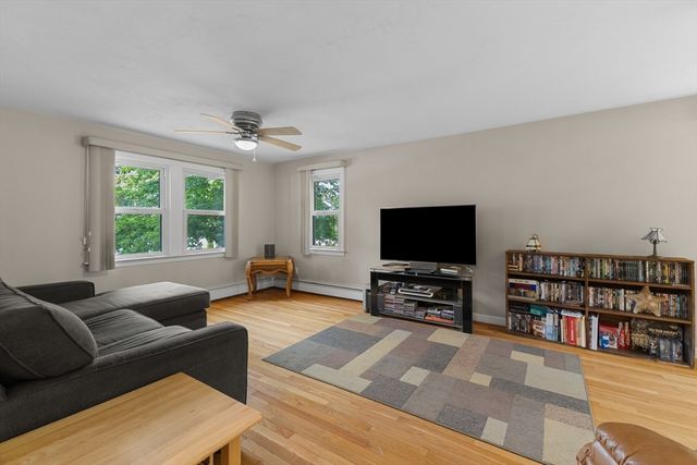 15 Mars Dr, Shrewsbury, MA 01545