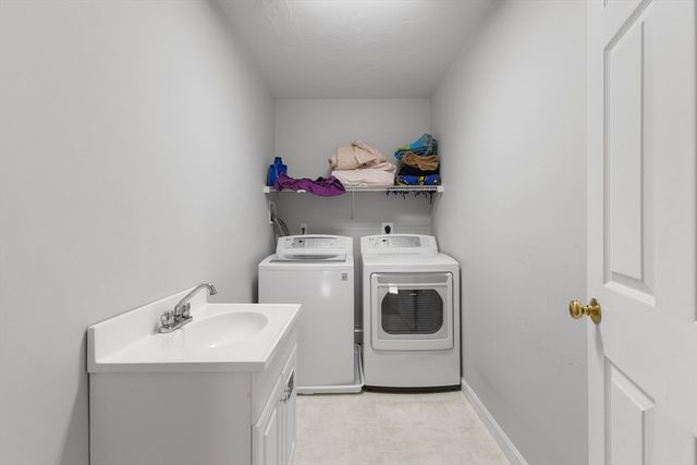 15 Mars Dr, Shrewsbury, MA 01545