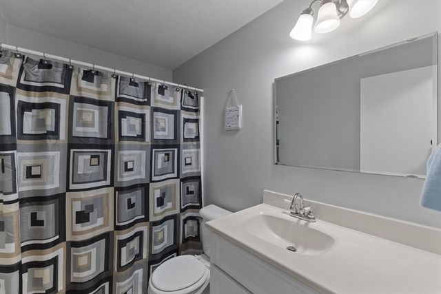 15 Mars Dr, Shrewsbury, MA 01545
